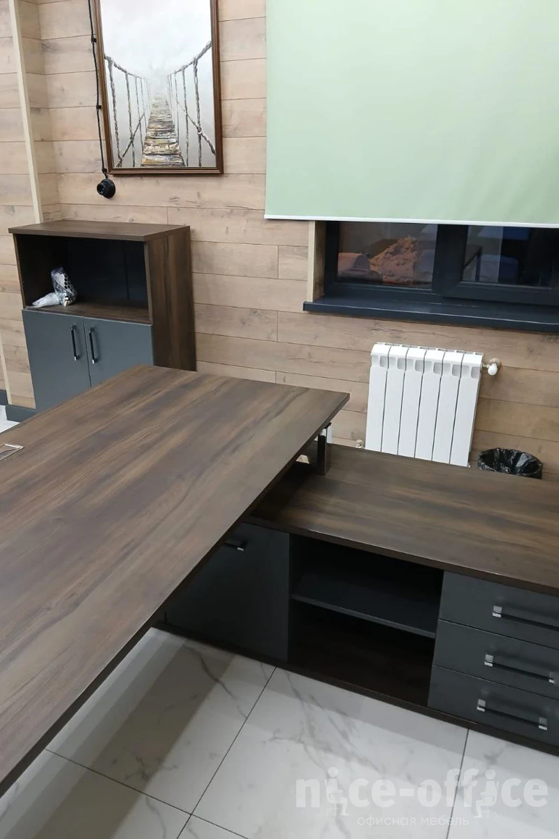 Стол для руководителя с опорной греденцией, правый 180 Shift фото в интерьере 1